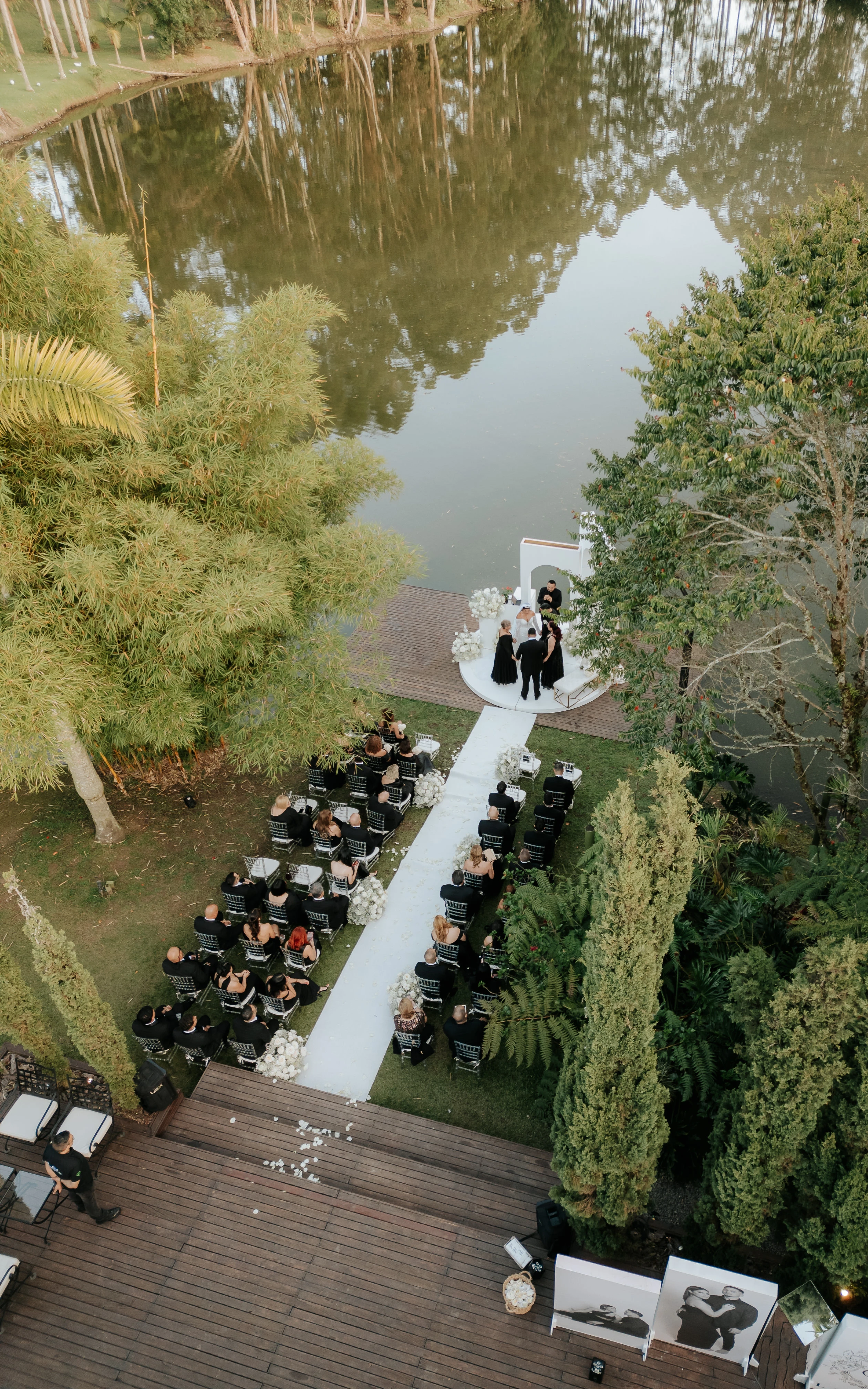 Editorial reception table with florals and candlelight — luxury Miami micro-wedding styling ideas